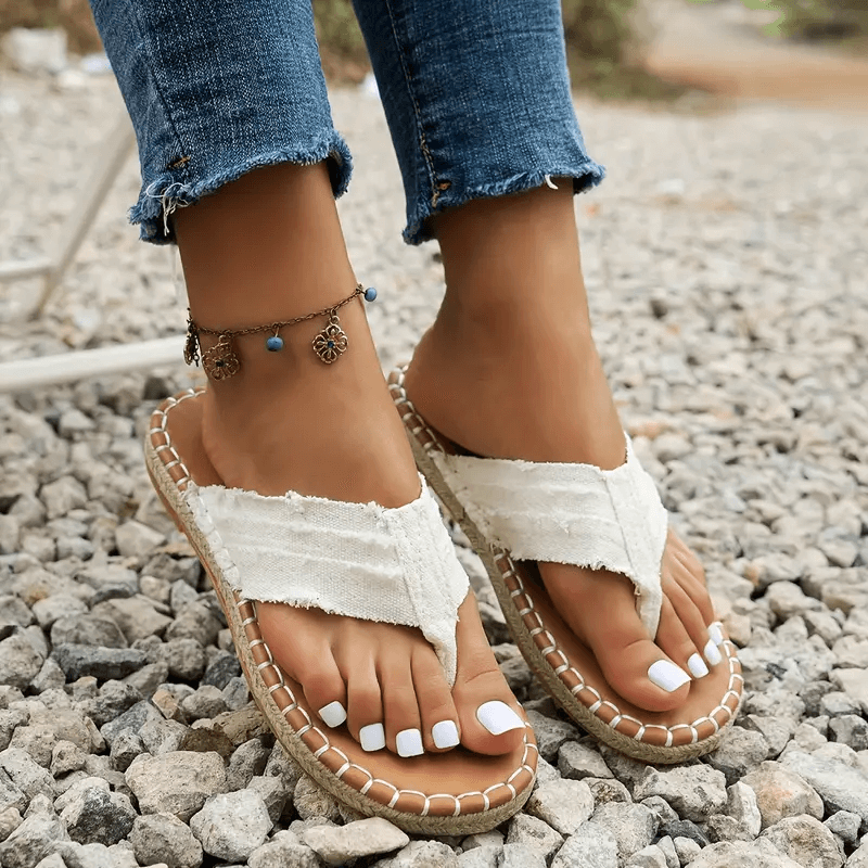 🔥Nyári kiárusítás 50%✨⛱️Női Bohemian Charm Stílusos nyári lapos szandálok