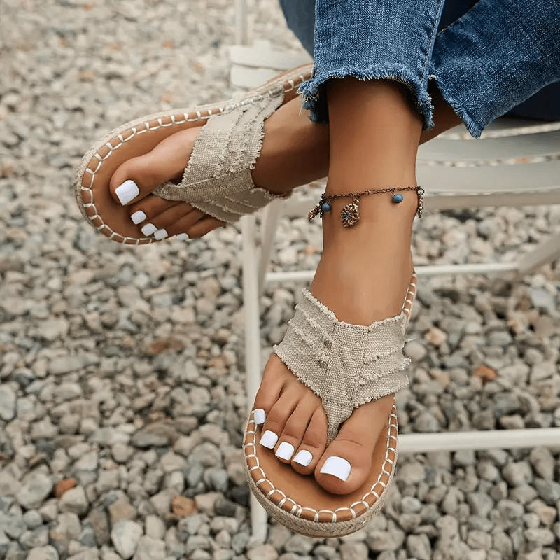 🔥Nyári kiárusítás 50%✨⛱️Női Bohemian Charm Stílusos nyári lapos szandálok